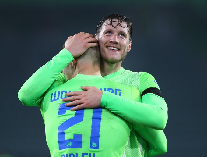 包含狼堡半场领先遗憾输球，痛失三分的词条