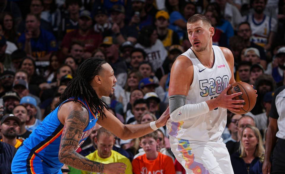 掘金球员赛后庆祝胜利展现团队凝聚力的简单介绍 掘金球员赛后庆祝胜利展现团队凝聚力的简单介绍