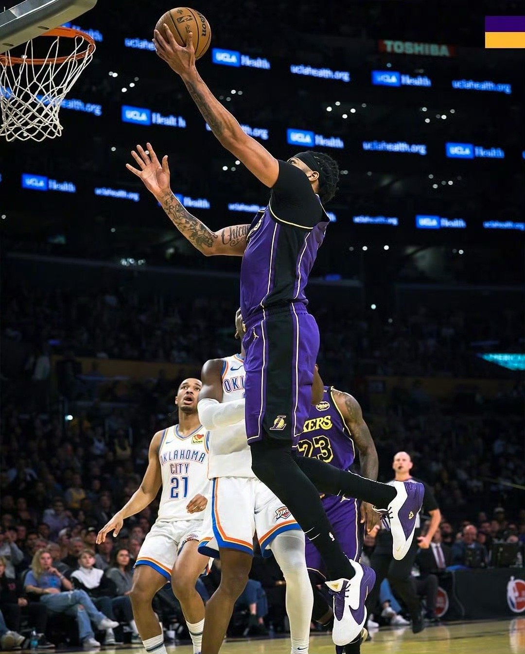 浓眉哥连续十场比赛得分超过惊险取胜，快船挑战极限！